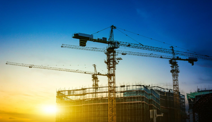 Transport pionowy na placu budowy